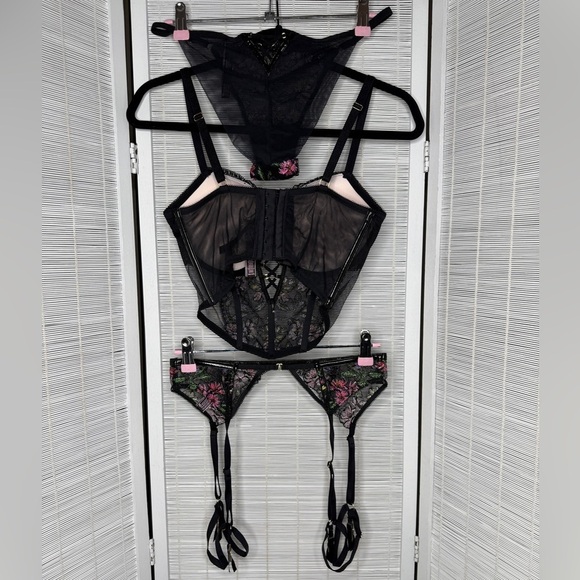 Victorias Secret Lingerie Set Embroidered Floral Black Base - Picture 5 of 11